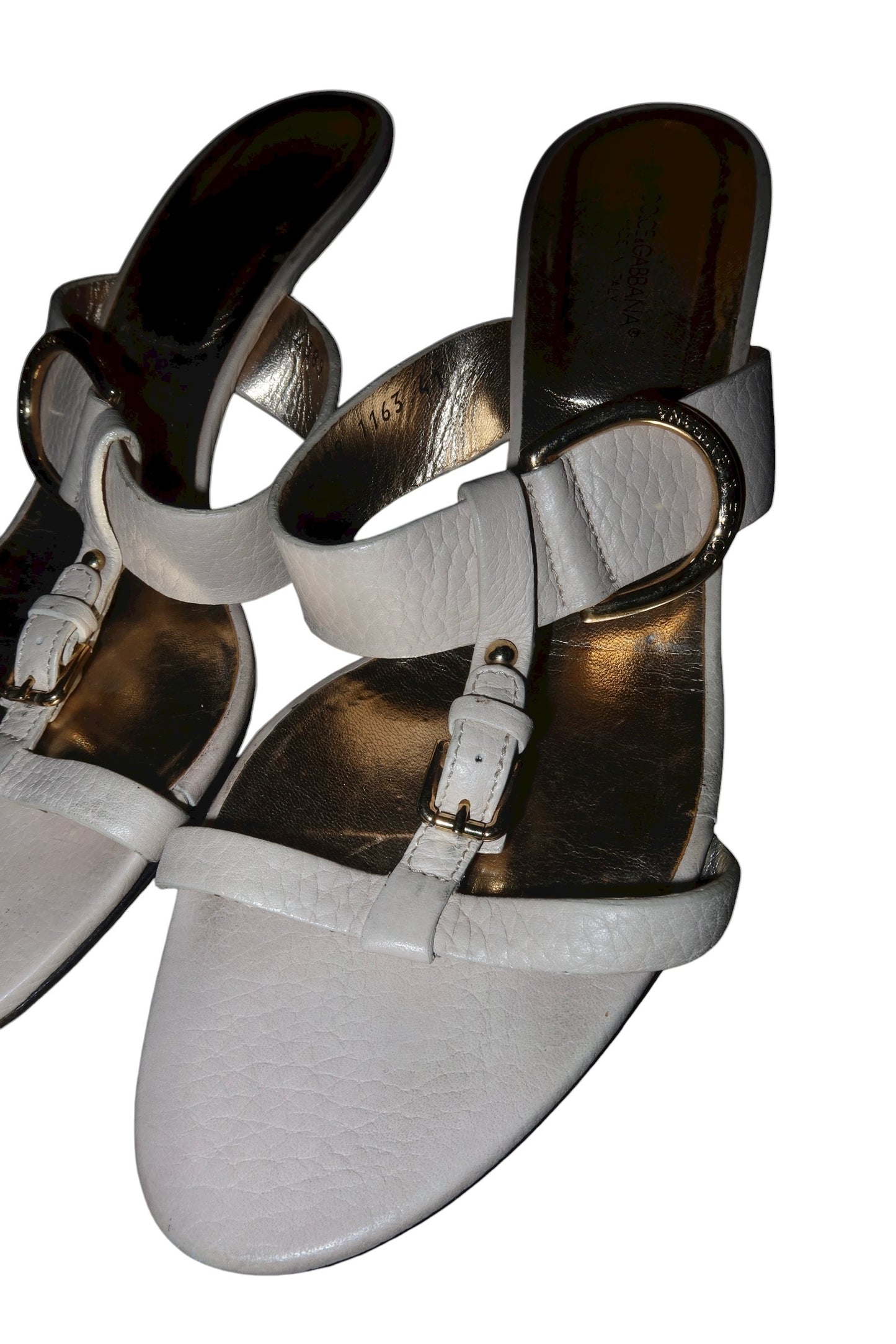 Dolce & Gabbana sandals in cream with gold hardware (41)