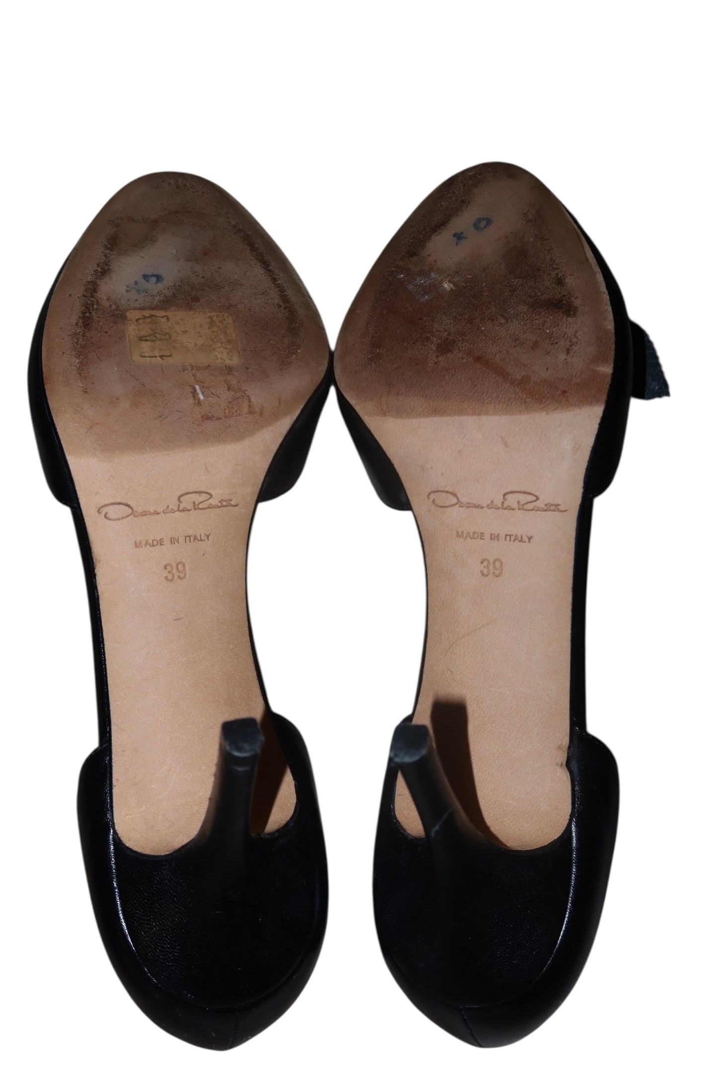 Oscar de la Renta black d’orsay heels with flower embellishments (39)