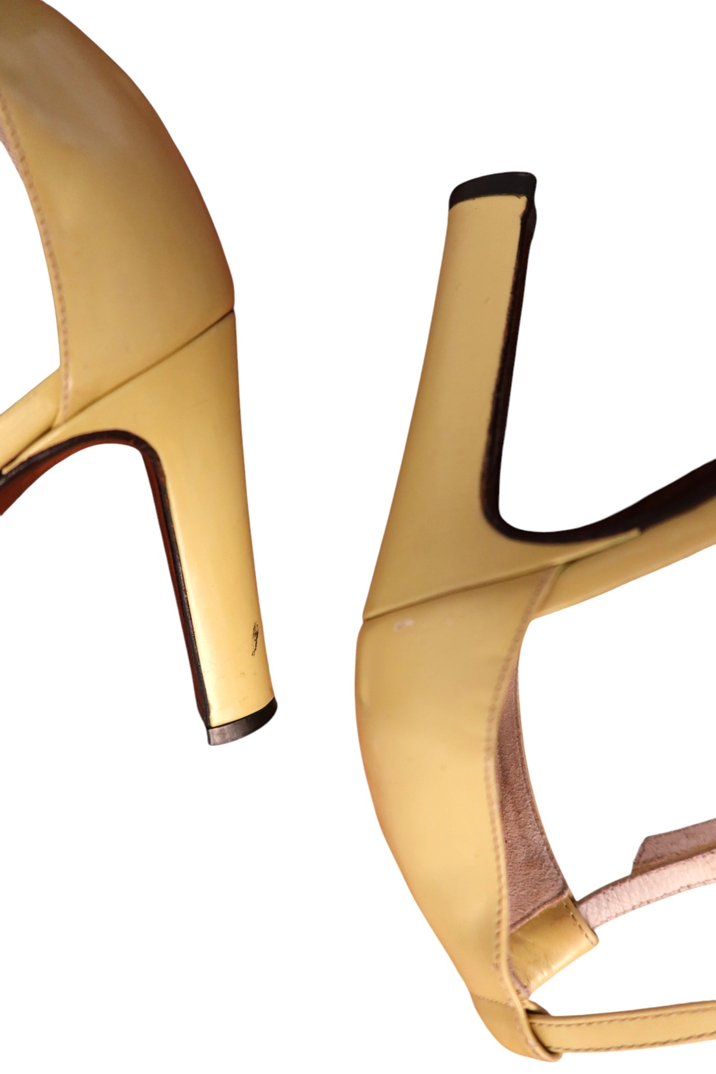 Gucci pastel yellow heels with silver horsebit (8B)