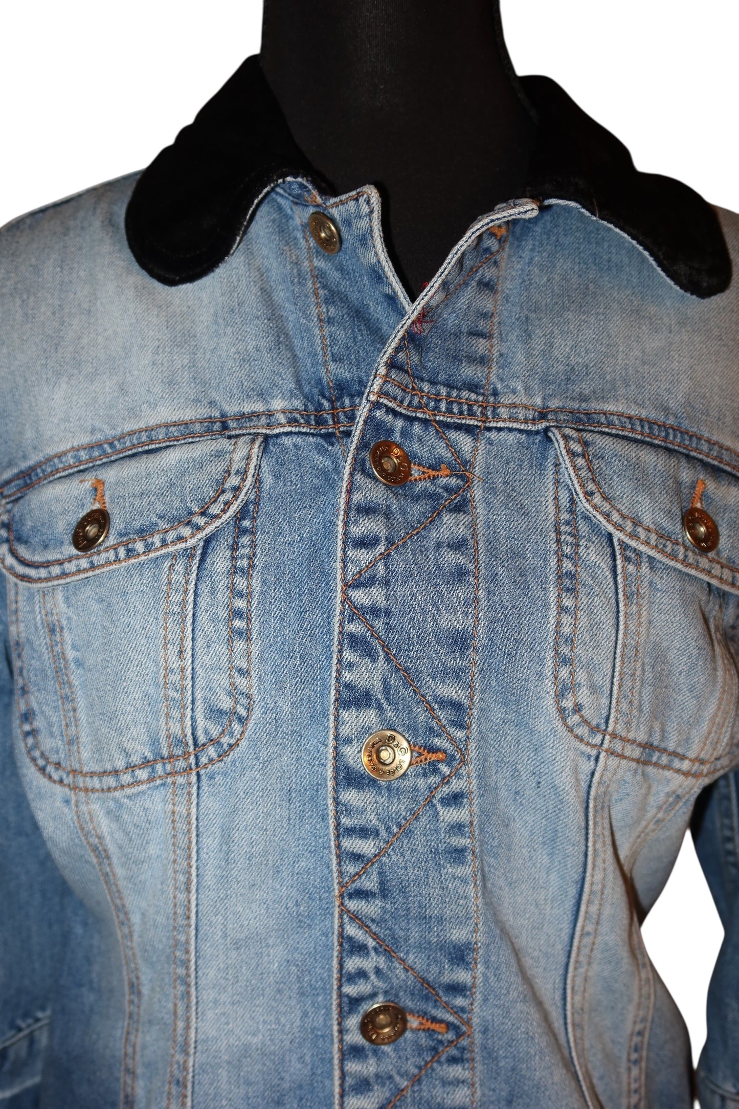 Dolce & Gabbana cropped denim jacket with black velvet collar (M)