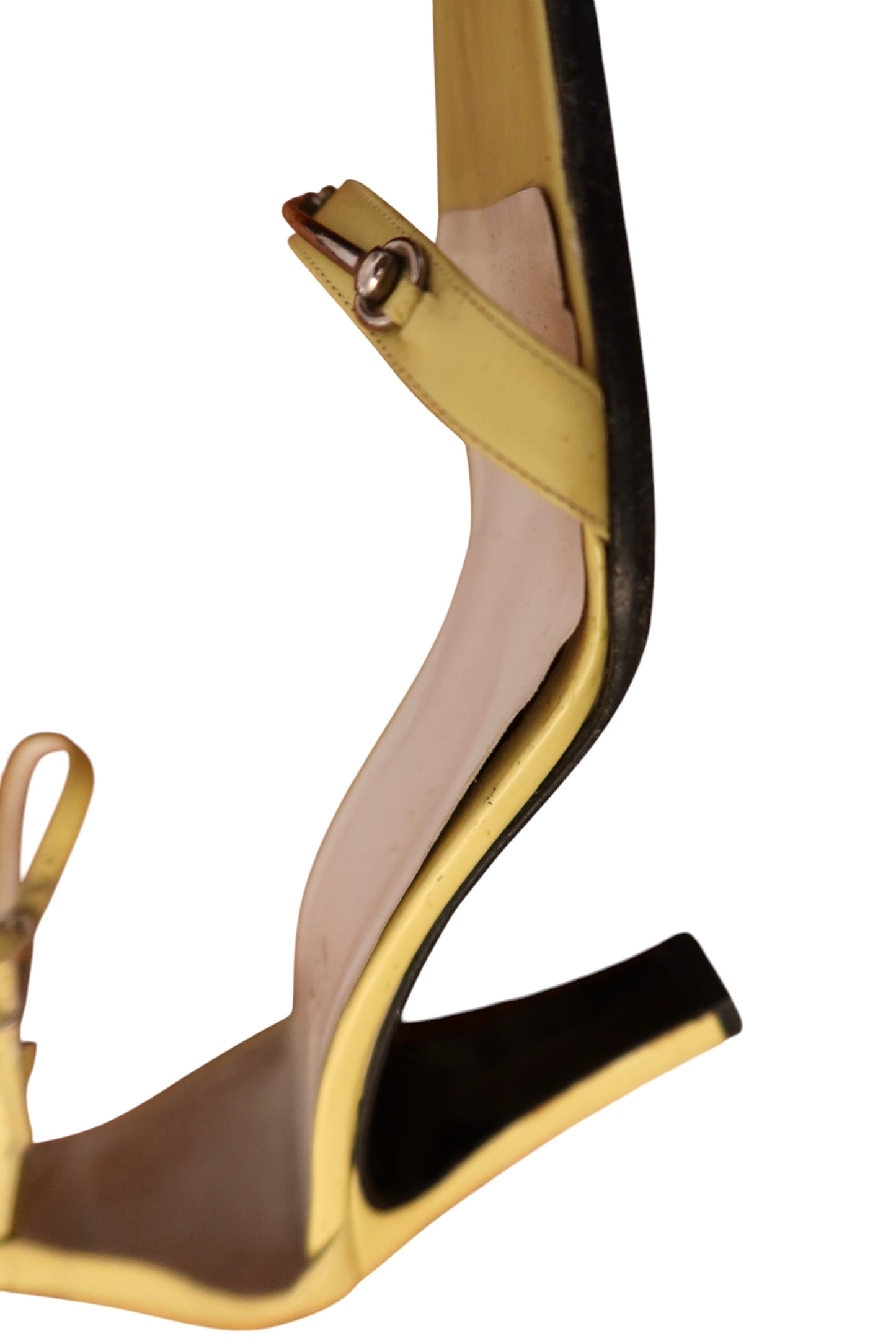 Gucci pastel yellow heels with silver horsebit (8B)