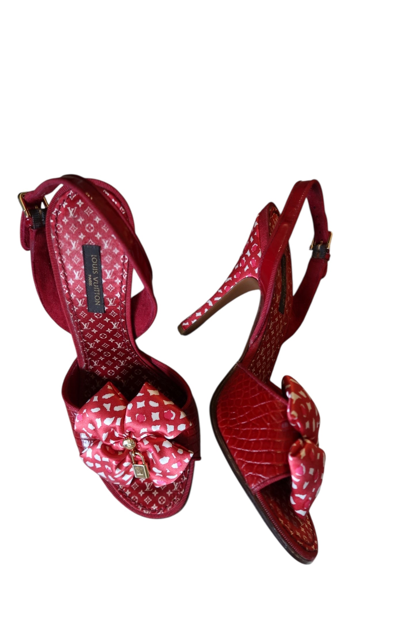 Louis Vuitton red croc leather heels with silk bow and LV lock (36)