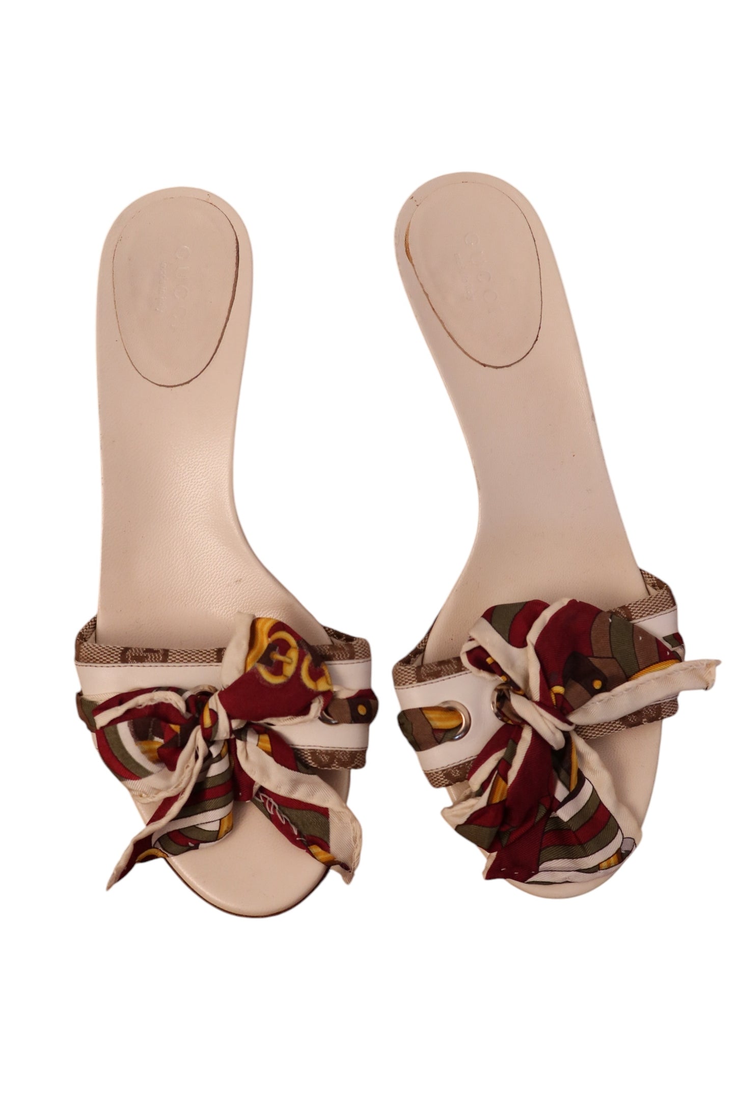 Gucci white sandals with bow detail (7B)