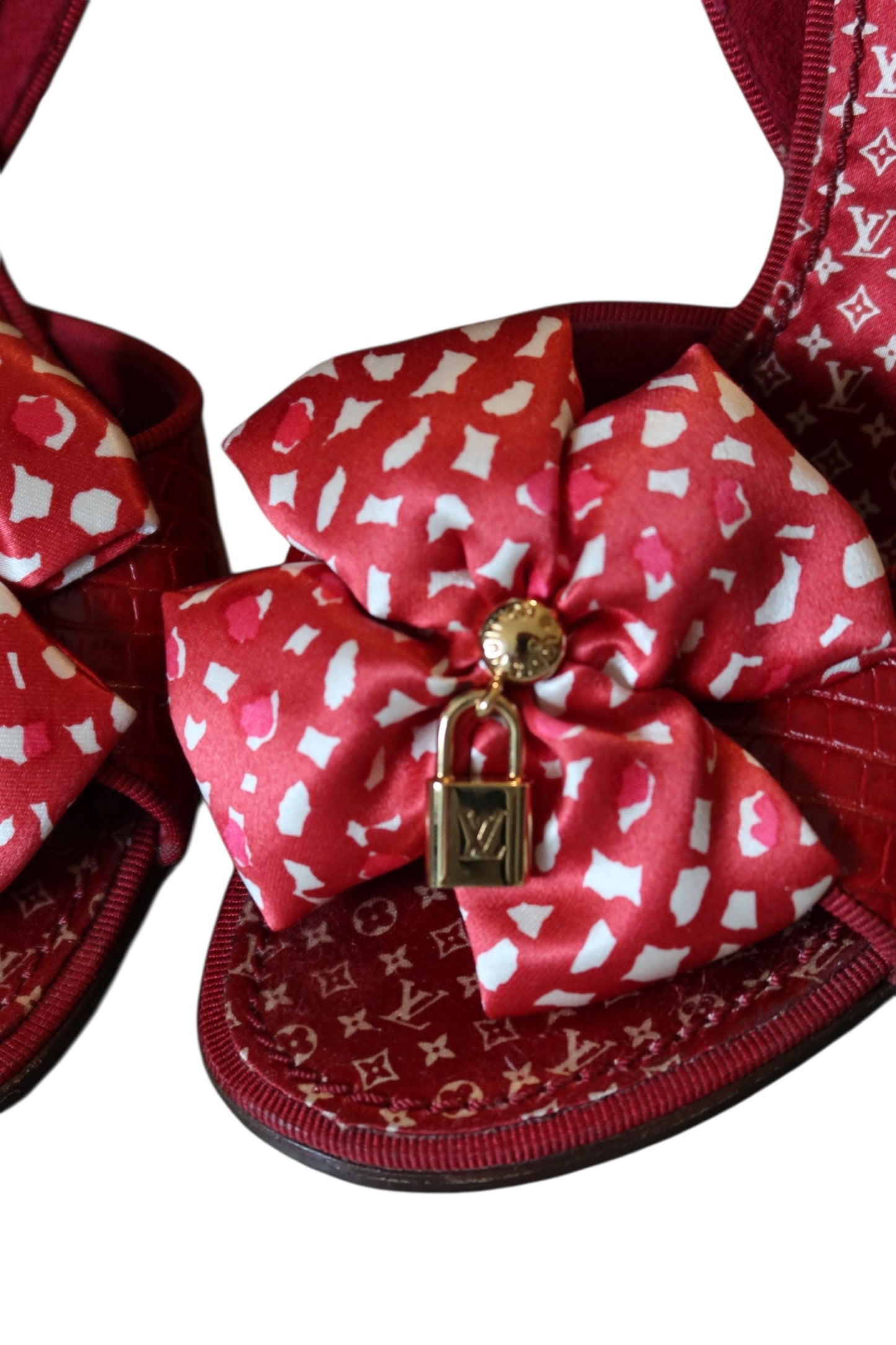 Louis Vuitton red croc leather heels with silk bow and LV lock (36)