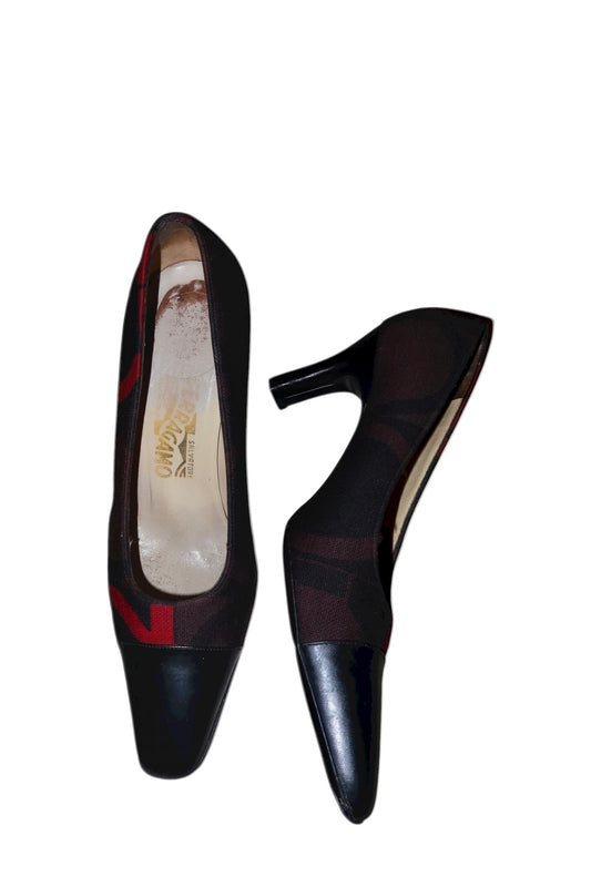 Ferragamo multi color logo print pumps (8.5)