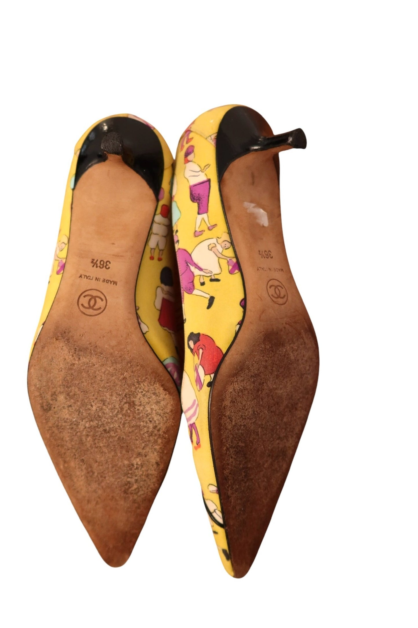 Chanel yellow satin heels with people print (36.5)