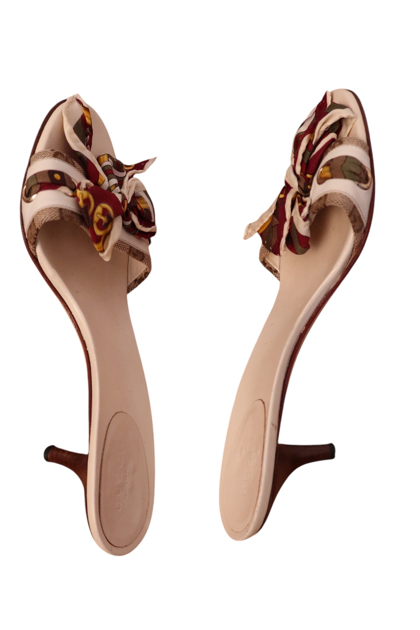 Gucci white sandals with bow detail (7B)