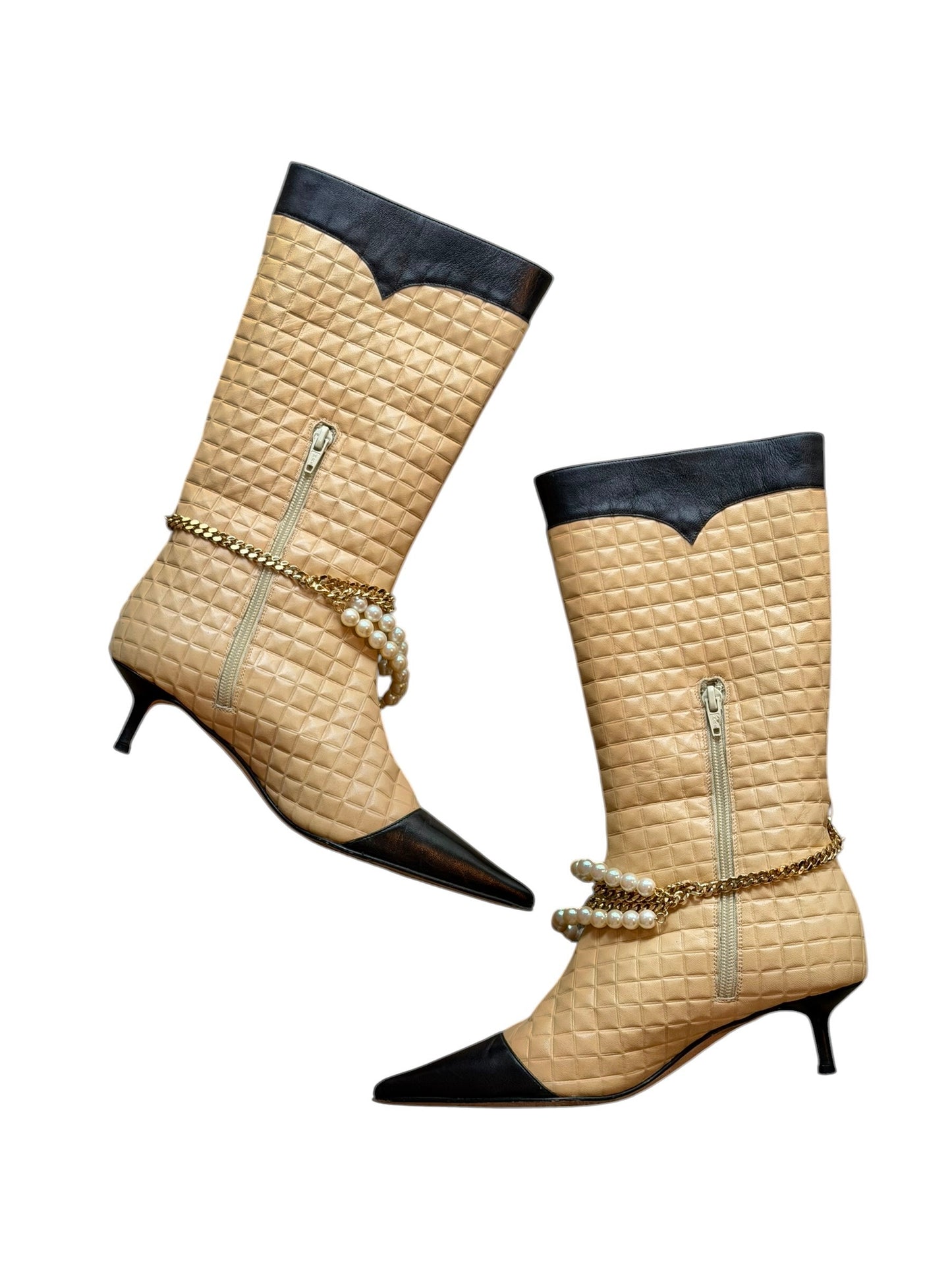 Chanel cream and black quilted boots from 2002 (37.5)