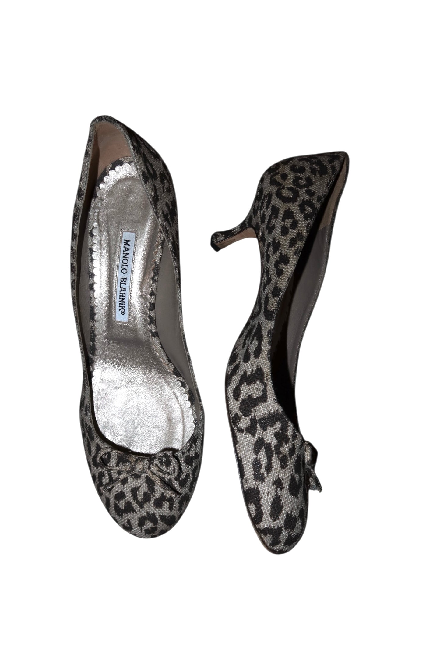Manolo Blahnik light gray leopard kitten heels with bows (41)