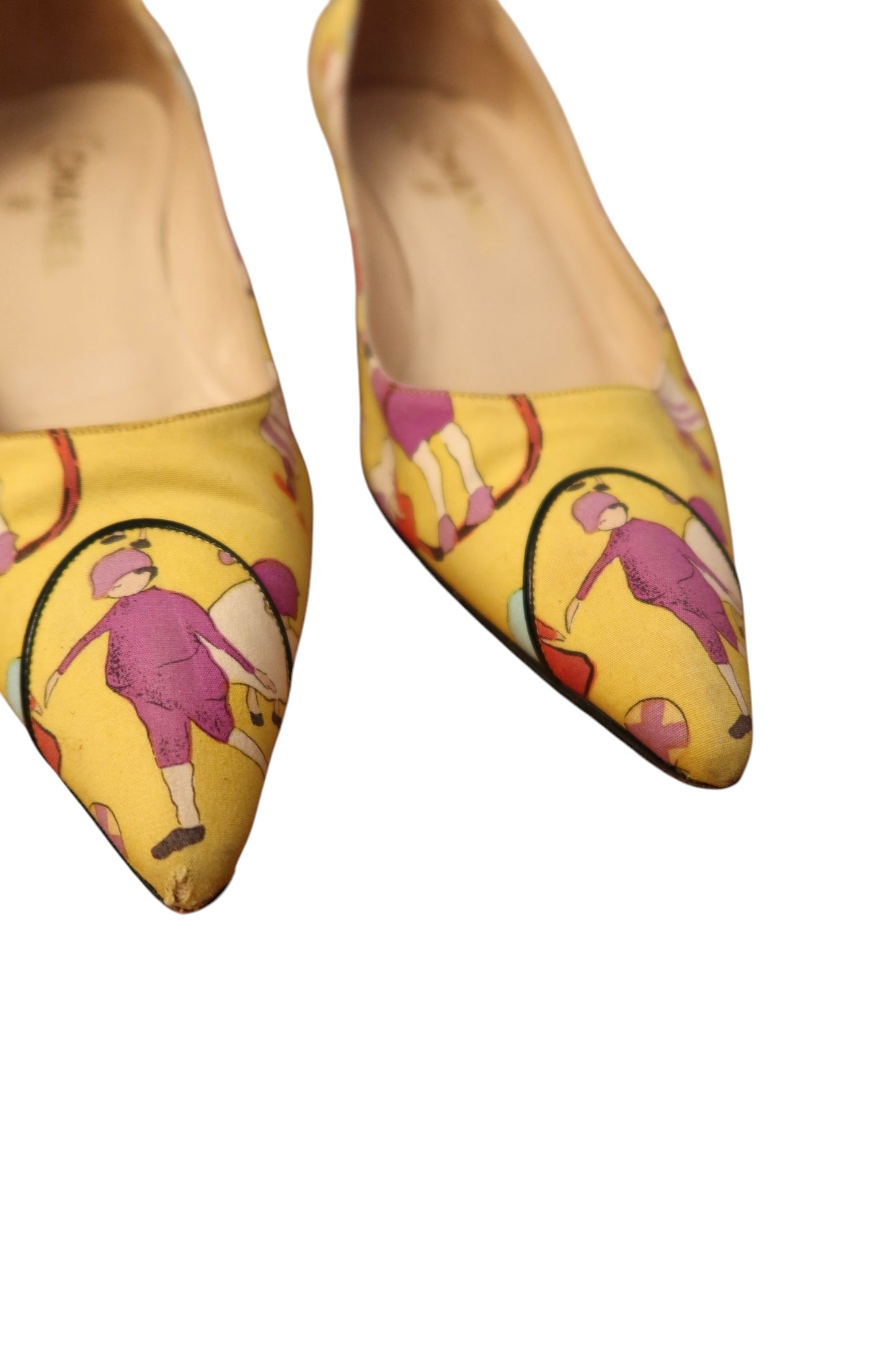 Chanel yellow satin heels with people print (36.5)