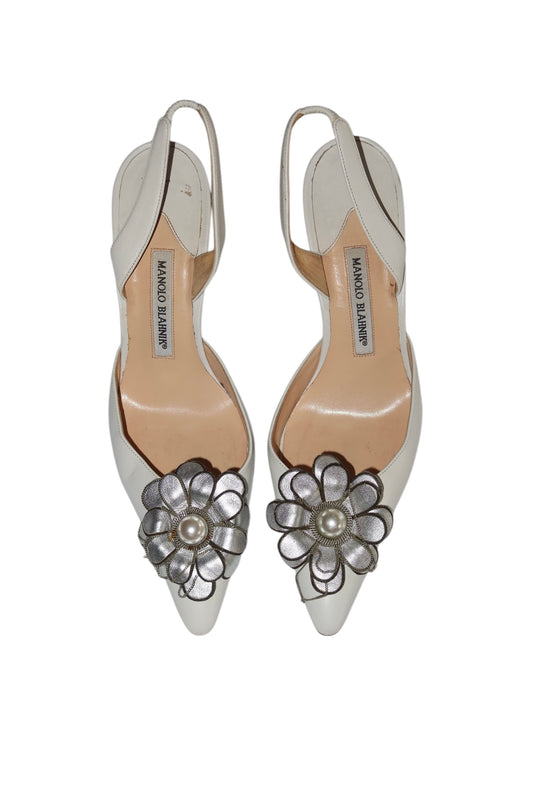 Manolo Blahnik white heels with flower detail (36.5)