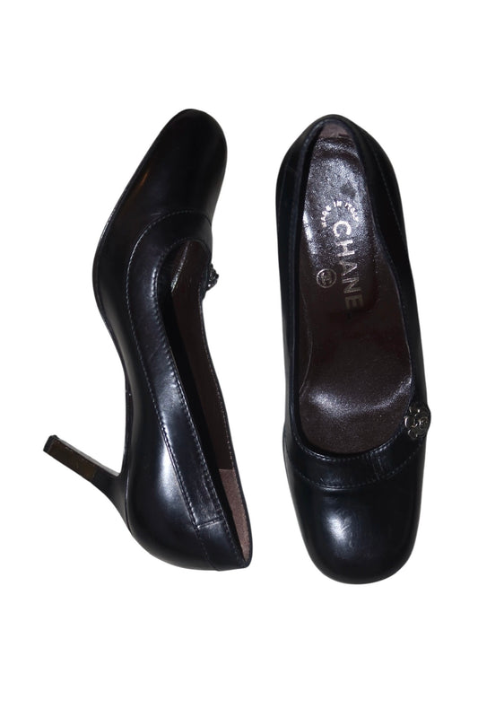Chanel black pumps with silver camellias (35)