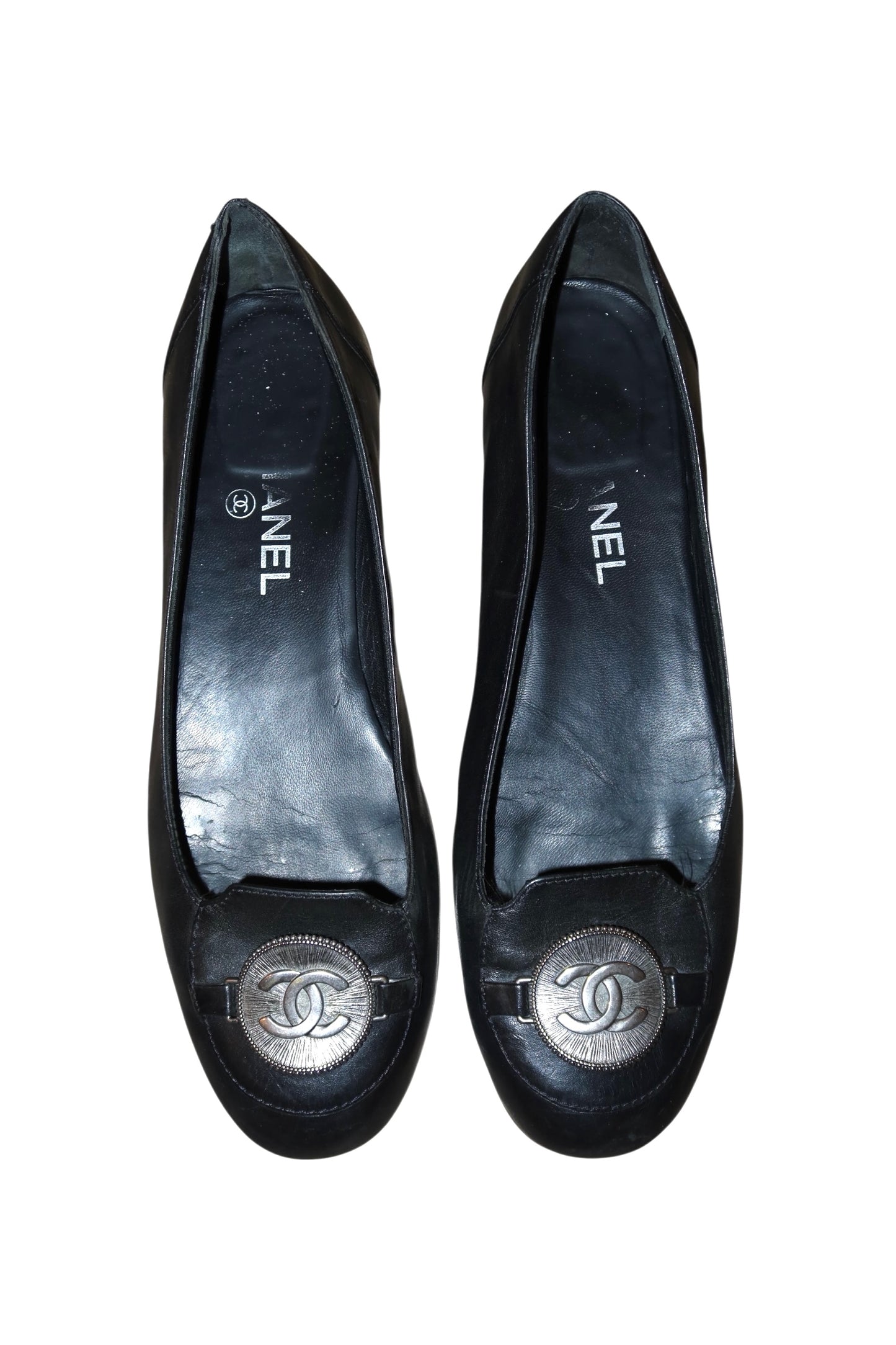 Chanel black leather ballerina flats with silver medallion logo (41)