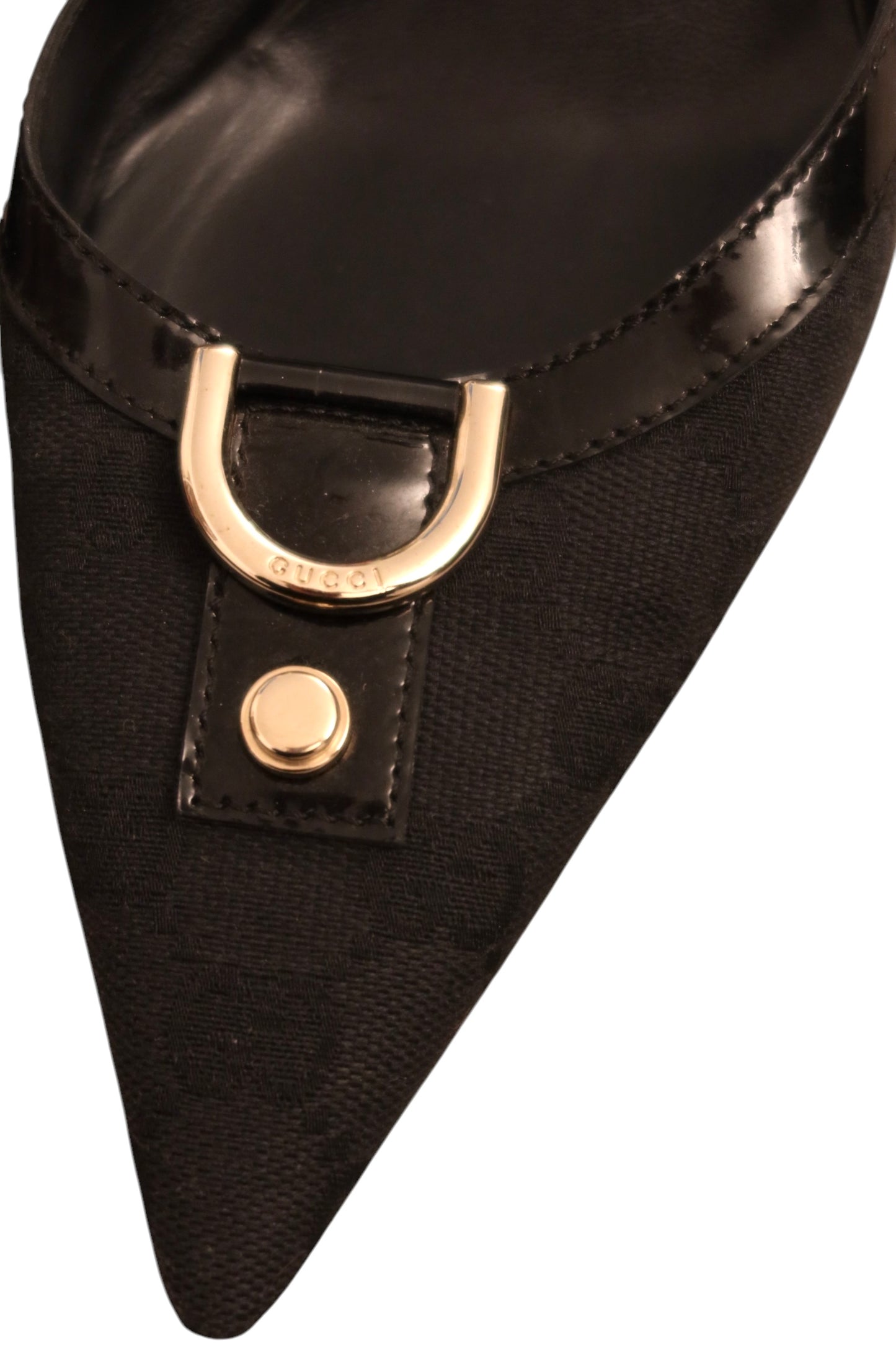 Mule in tela nera con monogramma GG Gucci dell'era Tom Ford. Finiture in metallo dorato, bordi in pelle verniciata (37C)