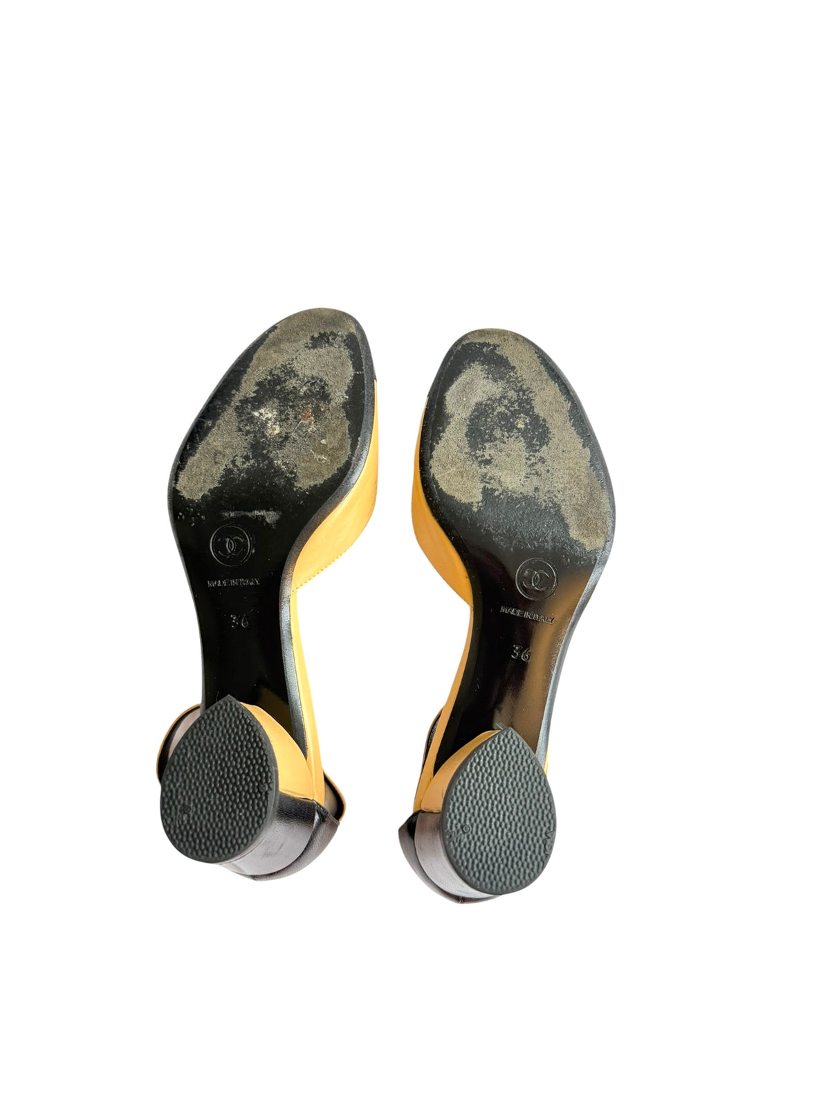 Chanel beige and black cap toe heels (36)